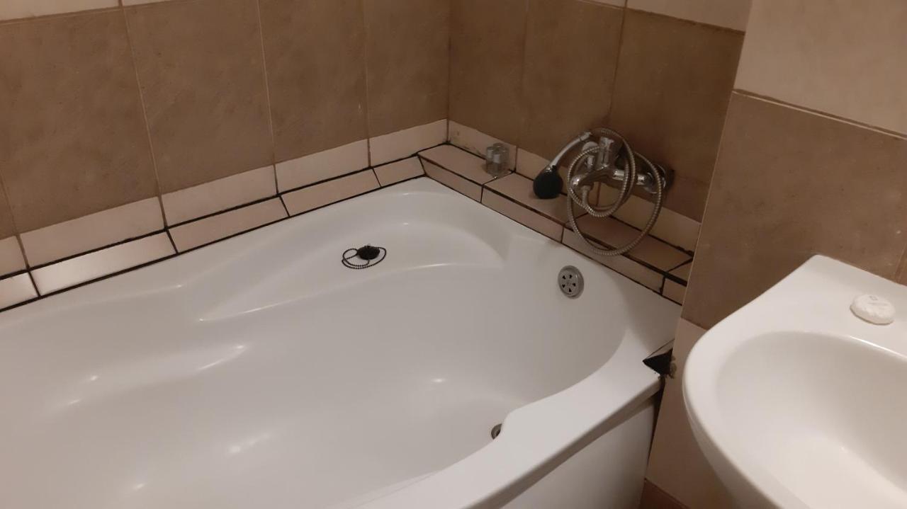 Studio Timpuri Noi 50 Bukarest Kültér fotó
