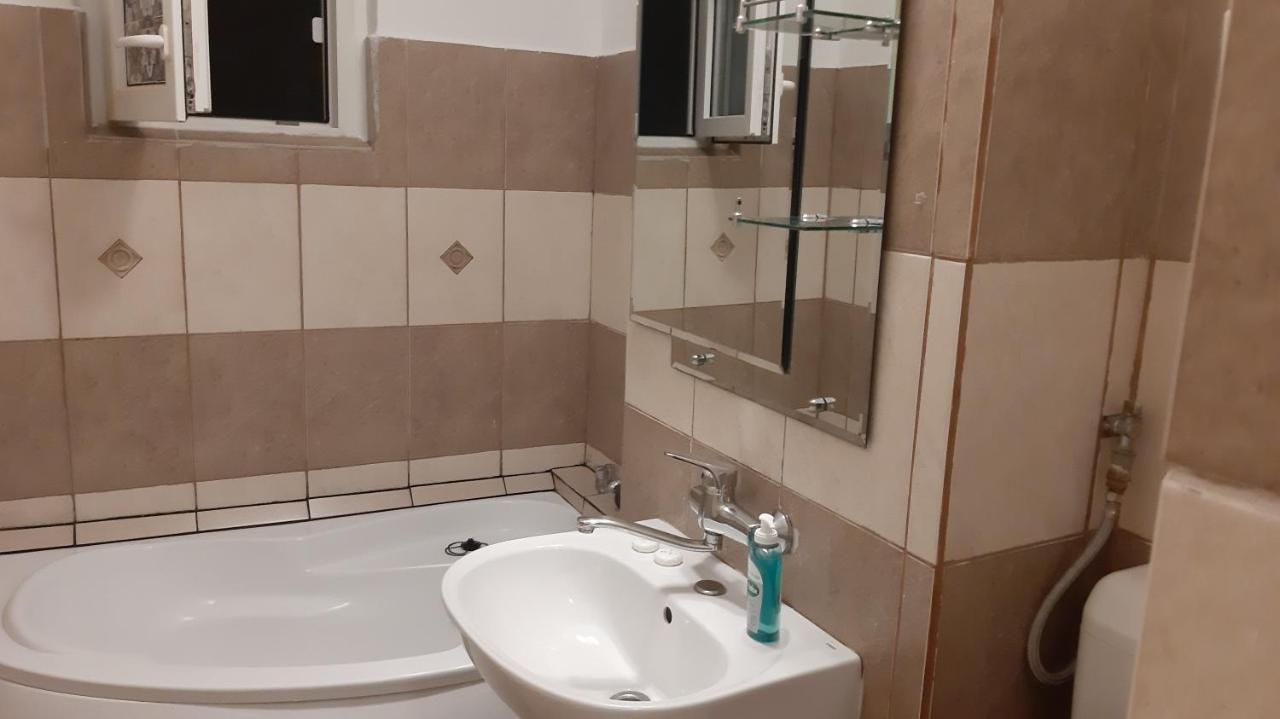 Studio Timpuri Noi 50 Bukarest Kültér fotó